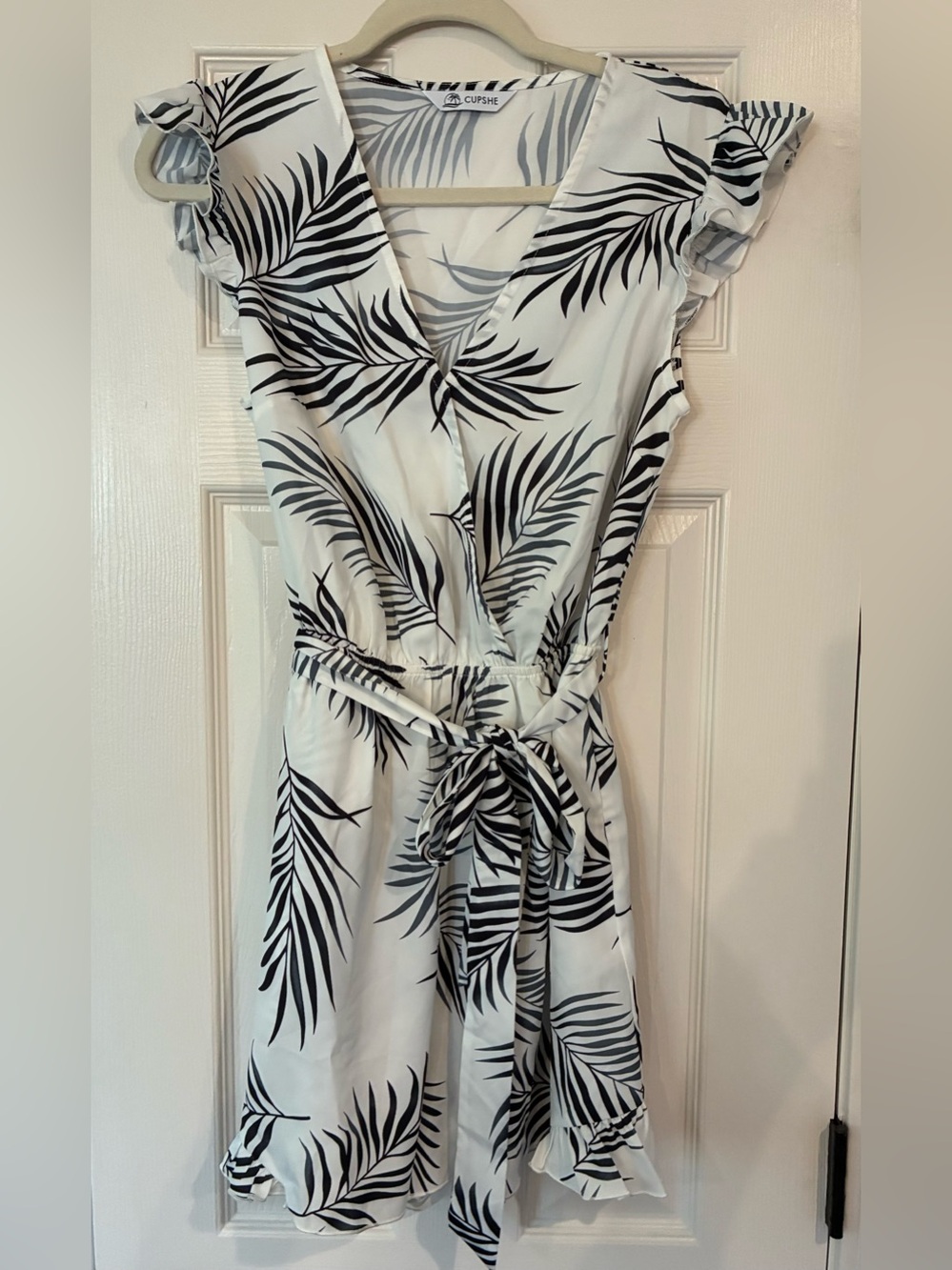 NWOT Cupshe Women's Black & White Palm-Print Romper